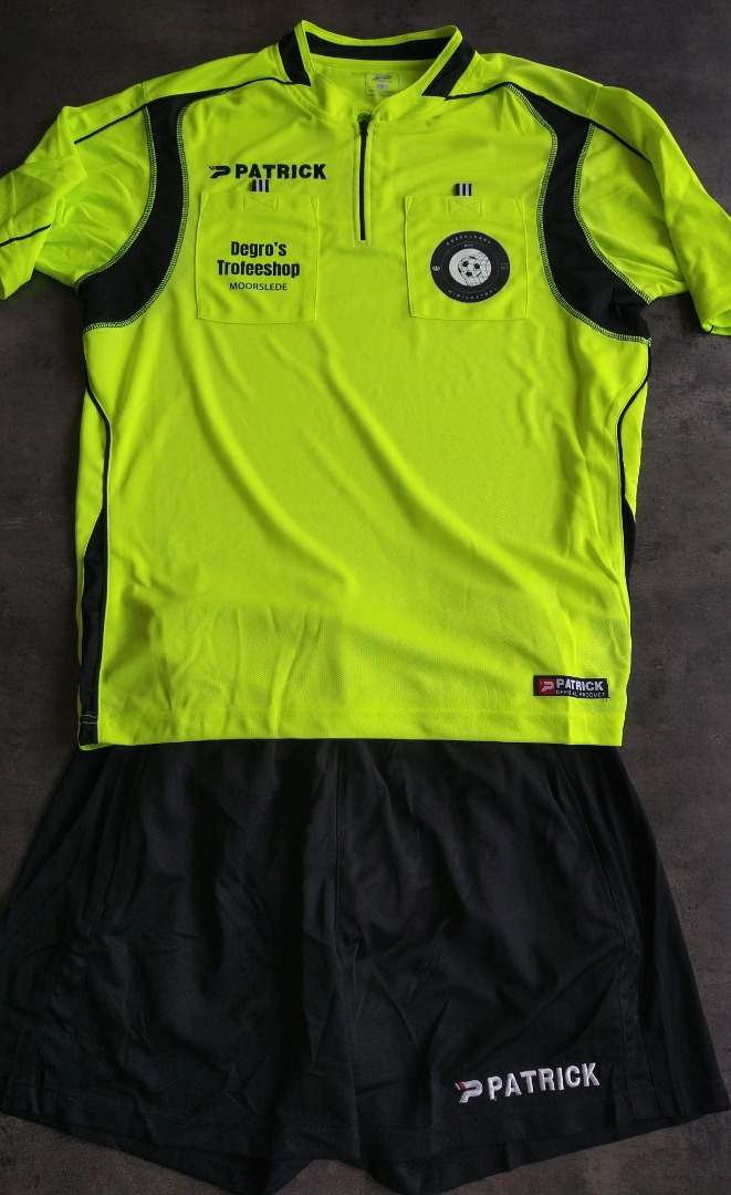 Nieuwe Scheidsrechtersuitrusting